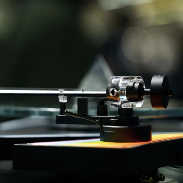 Demo - Pro-Ject The Dark Side Of The Moon Turntable