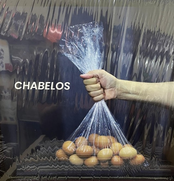 CON LOS HUEVOS COLGANDO